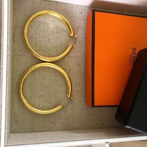 Luv AJ gold almalfi hoops!